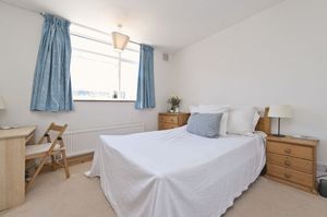 SW4 - Crescent Court- click for photo gallery